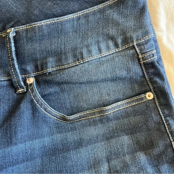 Torrid | Premium Dark Wash High Rise Denim Ankle Zip Jegging Jeans, SIze 26R - Picture 4 of 8